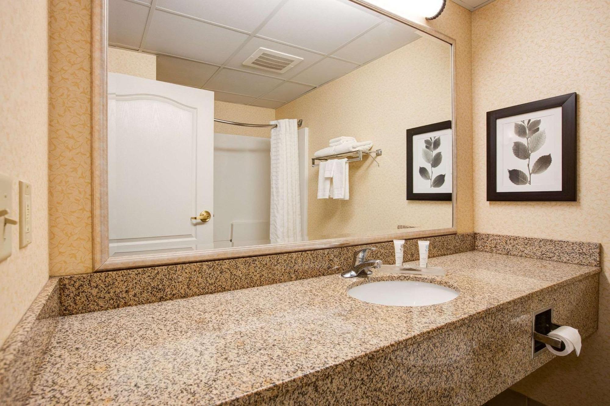 Comfort Inn & Suites St Paul Northeast Vadnais Heights エクステリア 写真